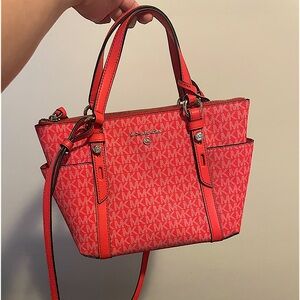 Michael Kors purse never used.